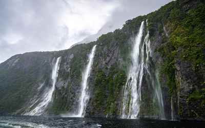 Milford Sound Tour from Queenstown with Cruise & Picnic Lunch